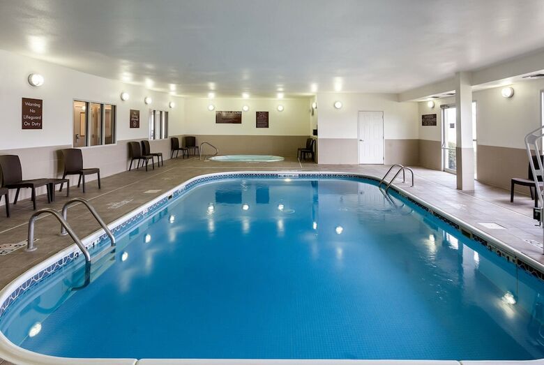 Hotel Comfort Suites University