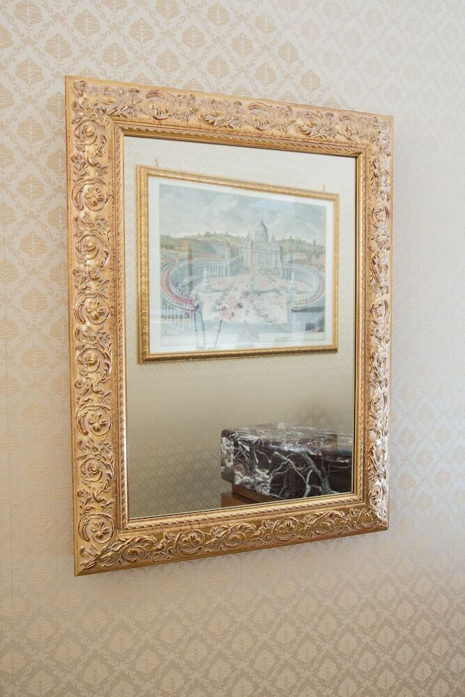 Hotel Trevi Portrait