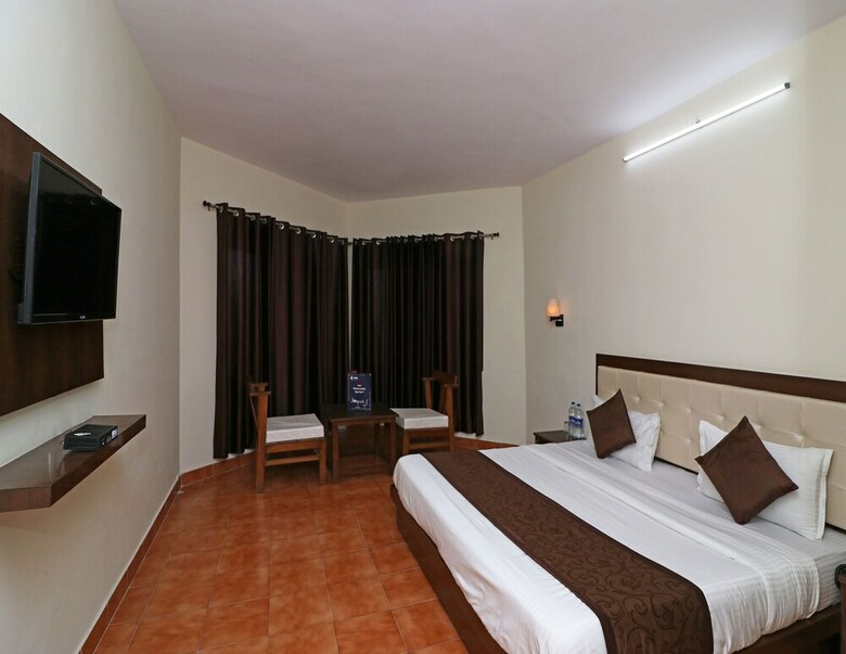 Hotel Oyo 12853 The Kings Kalandi Resort