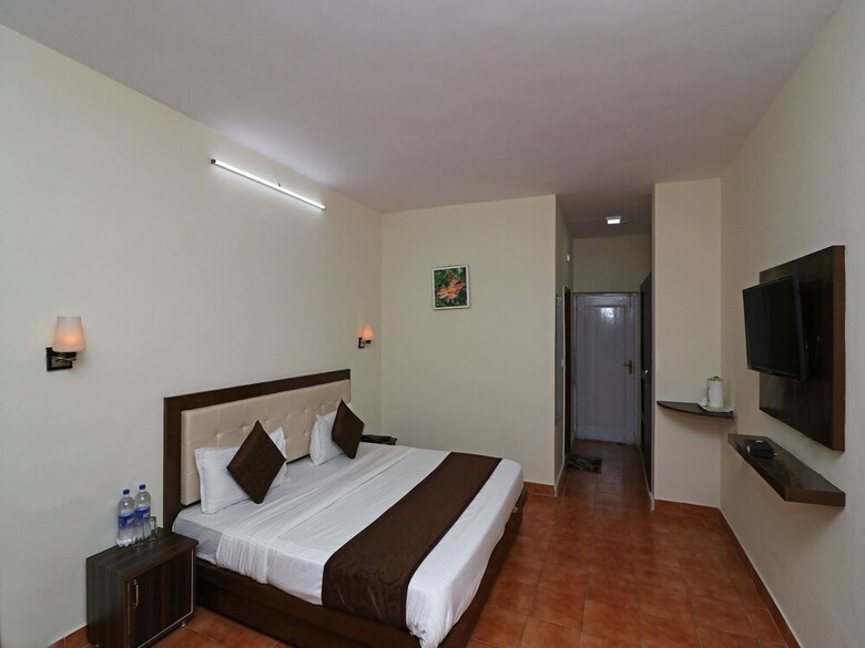 Hotel Oyo 12853 The Kings Kalandi Resort