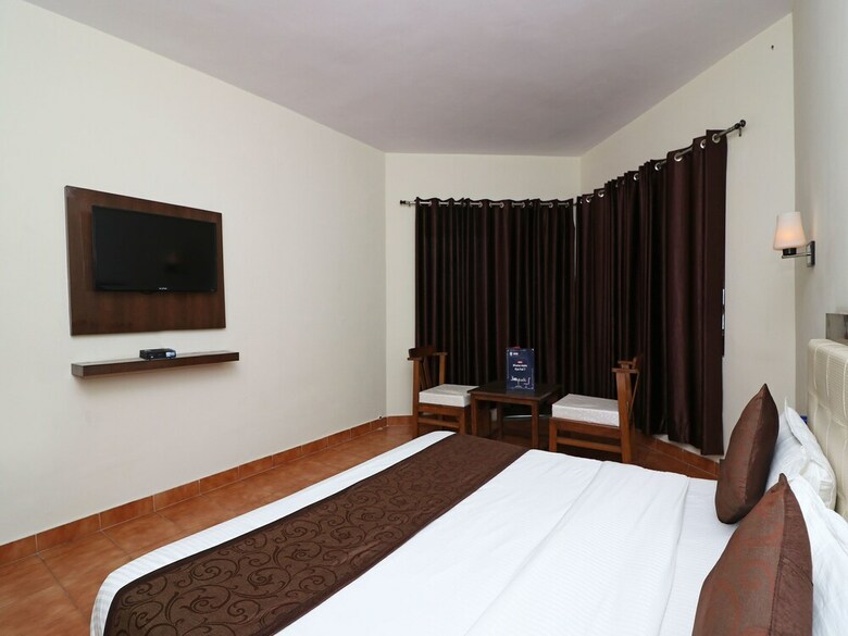 Hotel Oyo 12853 The Kings Kalandi Resort