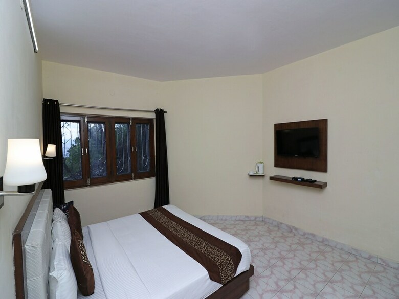 Hotel Oyo 12853 The Kings Kalandi Resort