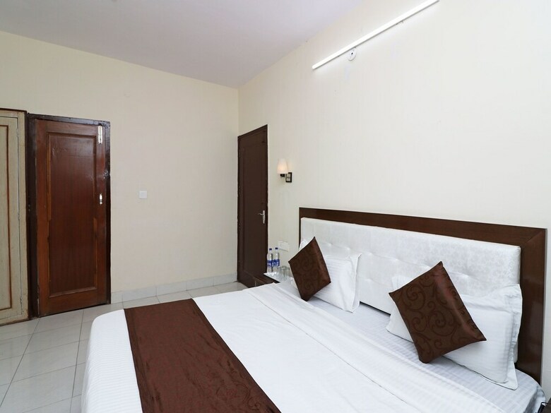 Hotel Oyo 12853 The Kings Kalandi Resort