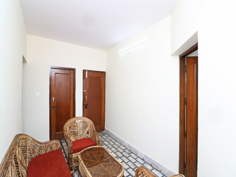 Hotel Oyo 12853 The Kings Kalandi Resort