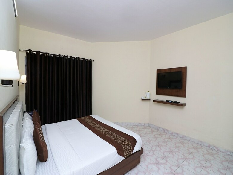 Hotel Oyo 12853 The Kings Kalandi Resort
