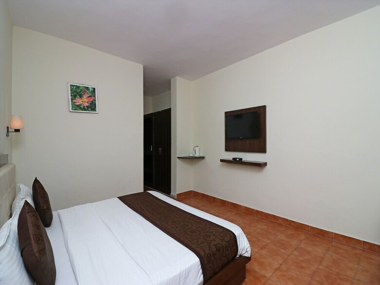 Hotel Oyo 12853 The Kings Kalandi Resort