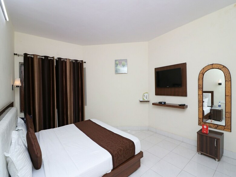 Hotel Oyo 12853 The Kings Kalandi Resort