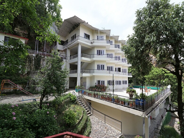 Hotel Oyo 12853 The Kings Kalandi Resort