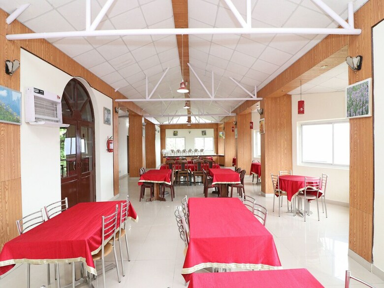 Hotel Oyo 12853 The Kings Kalandi Resort