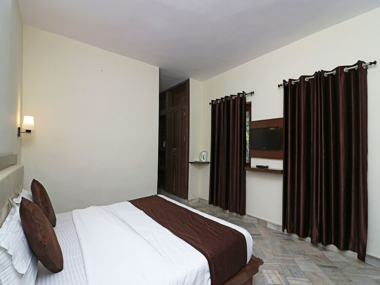 Hotel Oyo 12853 The Kings Kalandi Resort