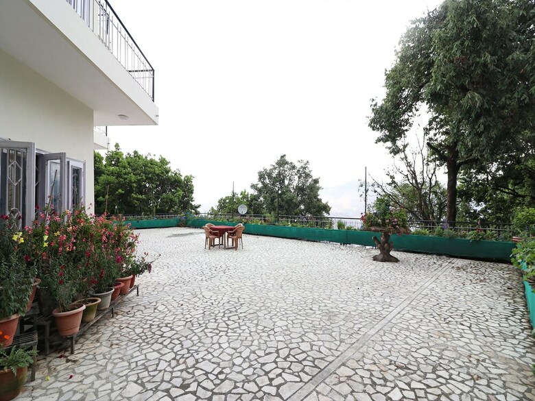 Hotel Oyo 12853 The Kings Kalandi Resort