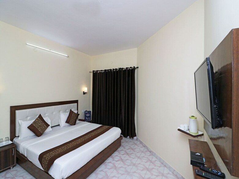 Hotel Oyo 12853 The Kings Kalandi Resort