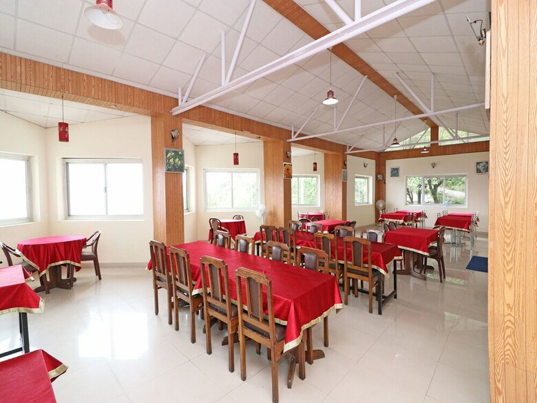 Hotel Oyo 12853 The Kings Kalandi Resort