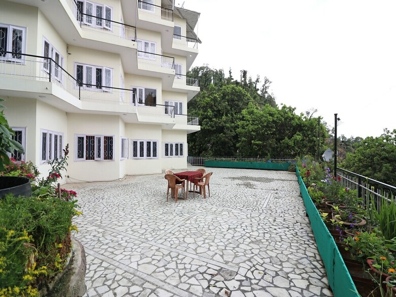 Hotel Oyo 12853 The Kings Kalandi Resort