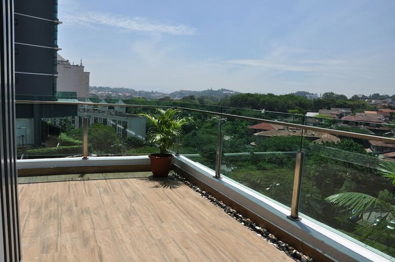 Lawang Suite Apartment With Balcony