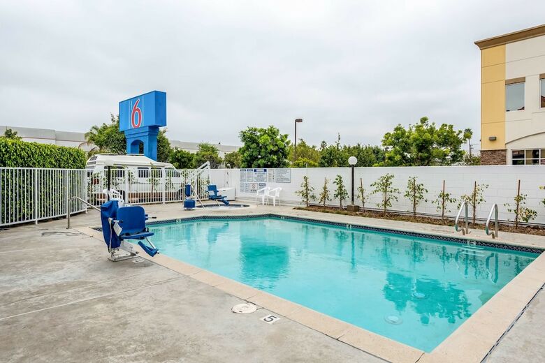 Motel 6 Gardena, Ca - South