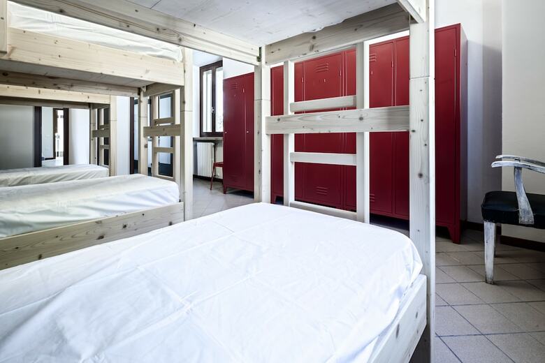 Hostal Ostello La Goliarda