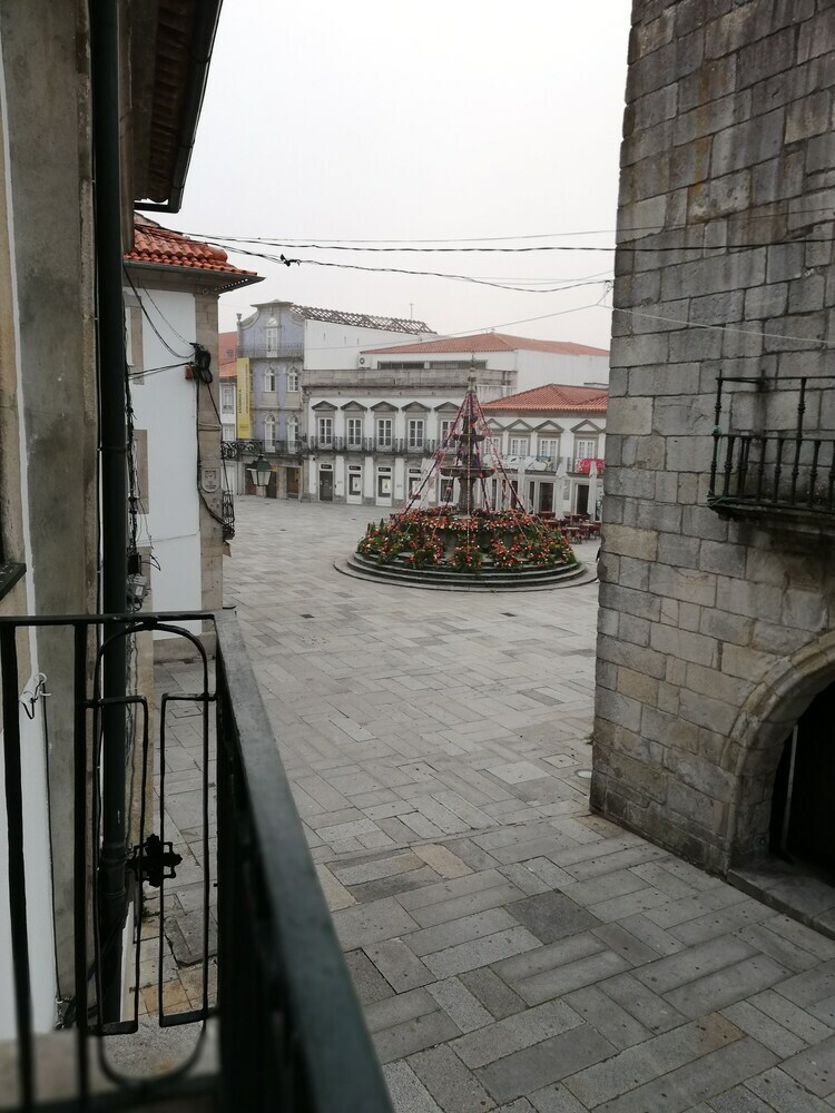 Al Ferros, Viana Do Castelo, Republic Square