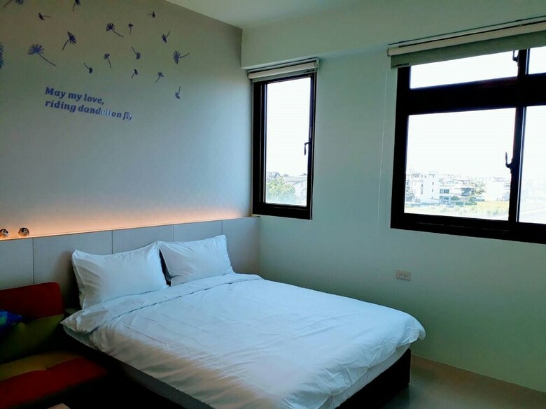 Bed & Breakfast Loves Light Travel
