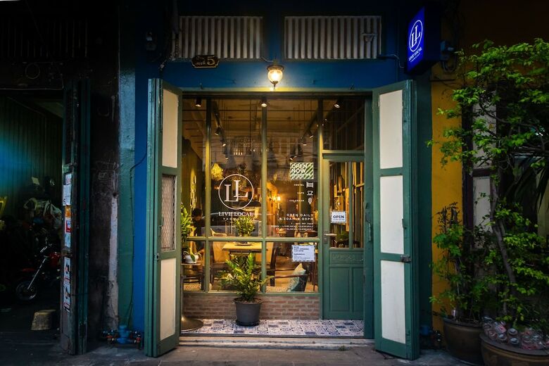 Hostal Live Local