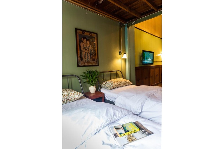 Hostal Live Local