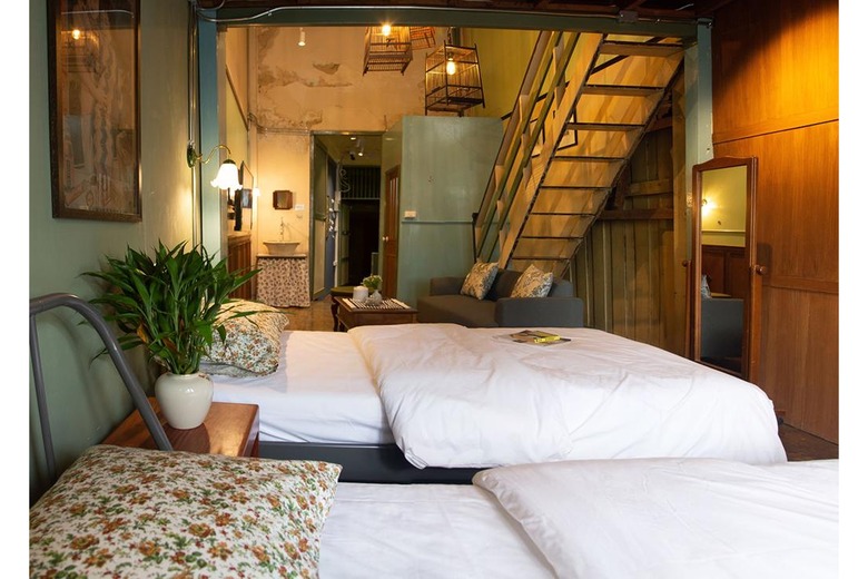 Hostal Live Local