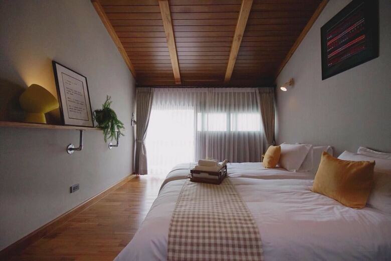 Hotel Yellow Pillow Village