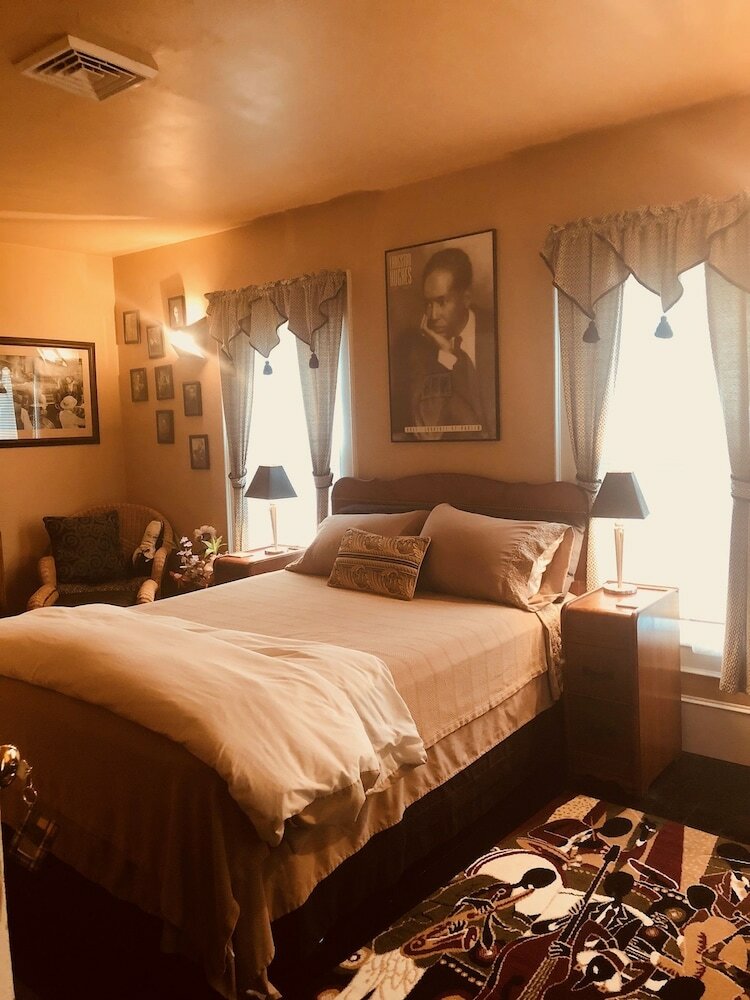 Bed & Breakfast Princess Anne Book Lovers Inn