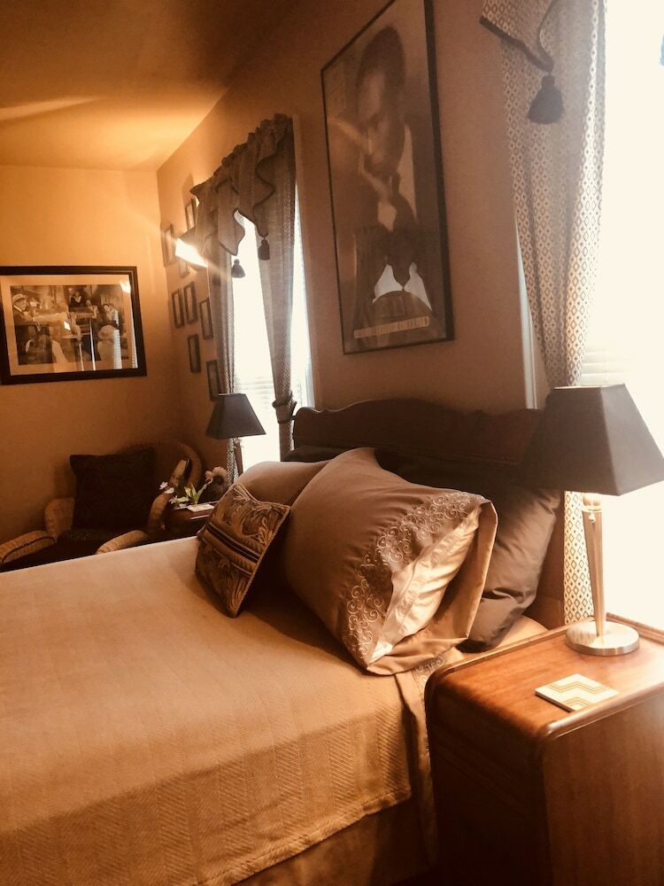 Bed & Breakfast Princess Anne Book Lovers Inn