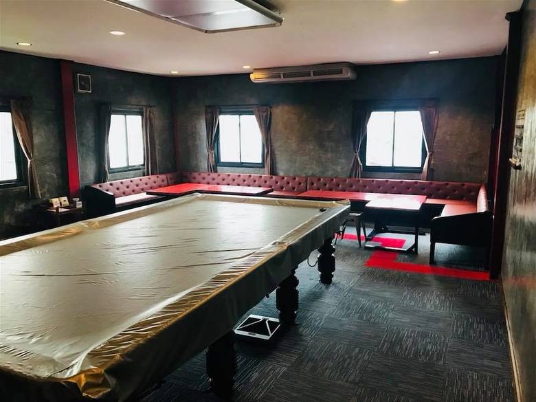 One Four Seven Hotel & Snooker Bar
