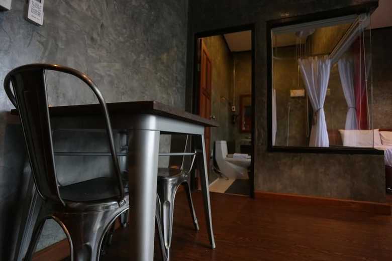 One Four Seven Hotel & Snooker Bar