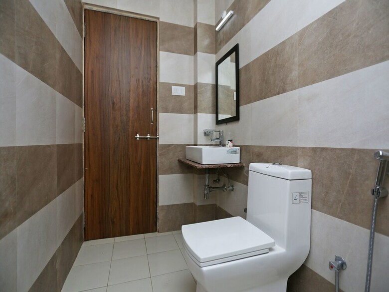 Oyo 4009 Hotel Hkj Palace