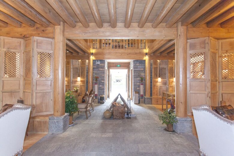 Daniel Lawence Gadan Manor Hotel