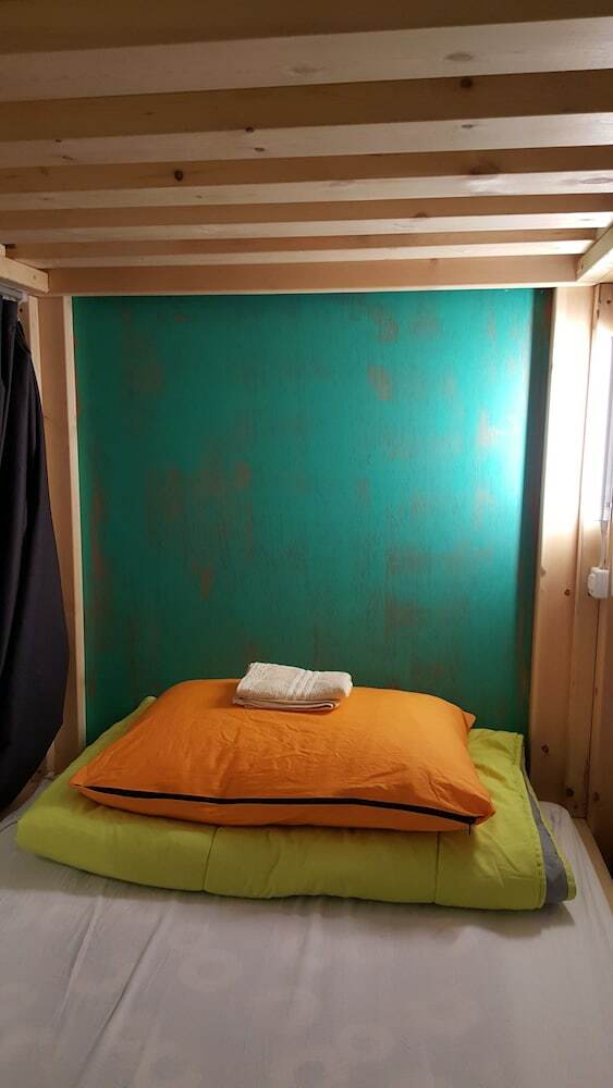 Hostal Lemon Tree Guesthouse 2 - Hostel