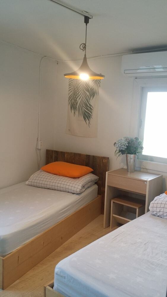 Hostal Lemon Tree Guesthouse 2 - Hostel