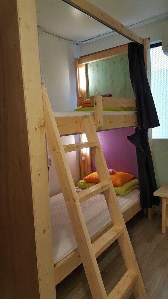 Hostal Lemon Tree Guesthouse 2 - Hostel