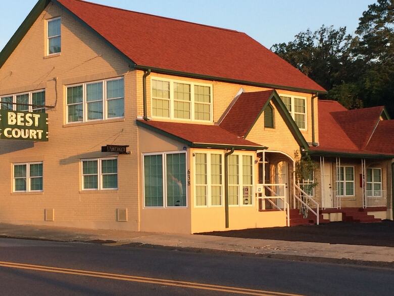 Motel Best  Court