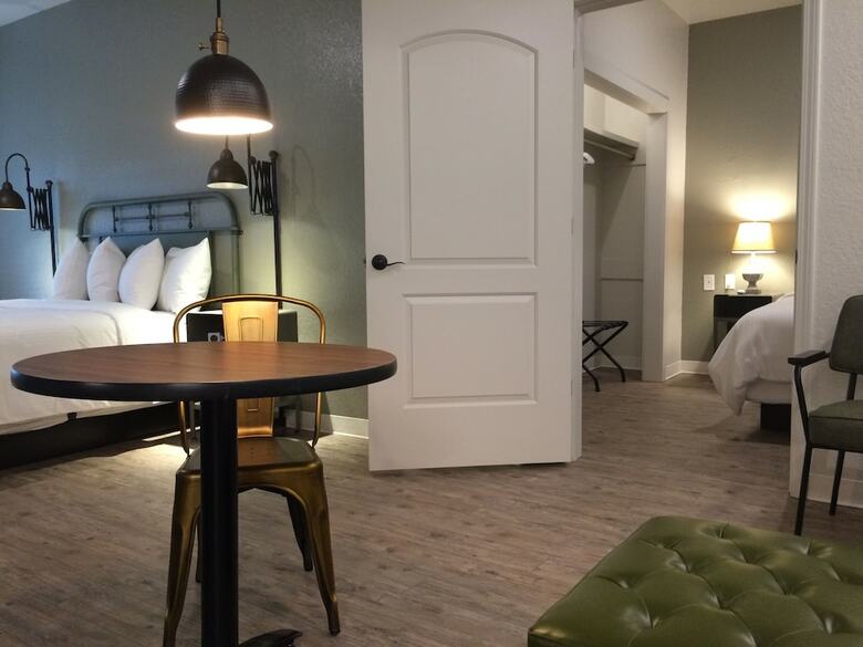 Motel Best  Court