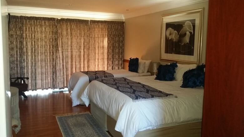 Hotel The Club House Guesthouse