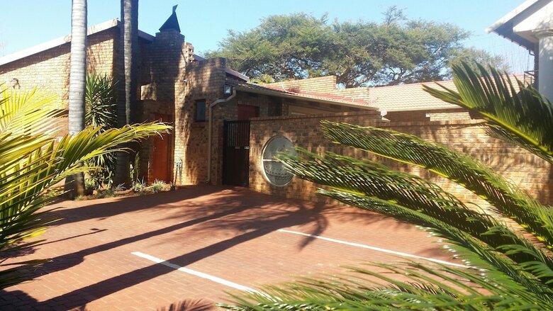 Hotel The Club House Guesthouse
