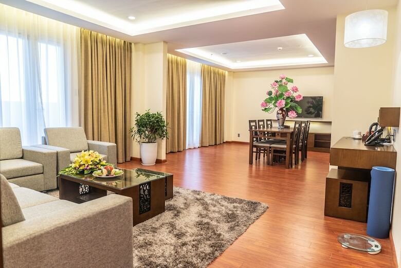 Sai Gon Phu Tho Hotel