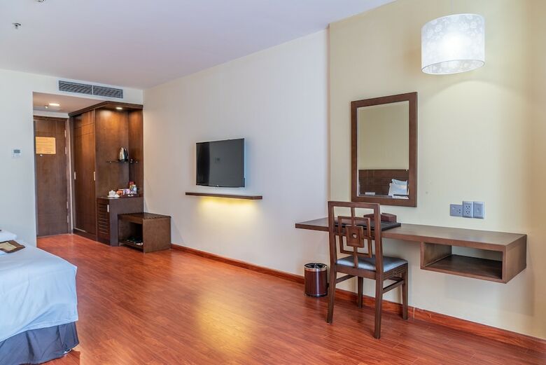 Sai Gon Phu Tho Hotel
