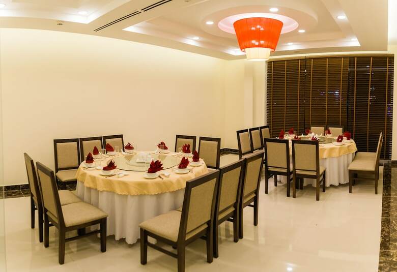 Sai Gon Phu Tho Hotel