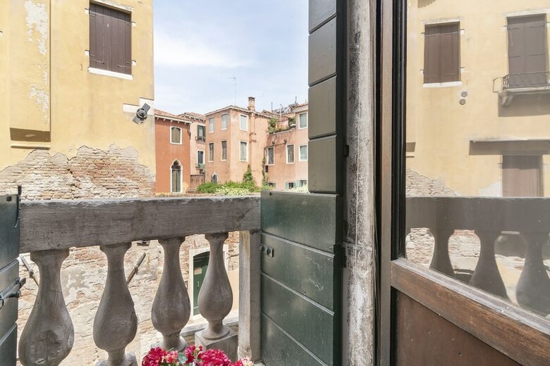 Riva Palace Apartments