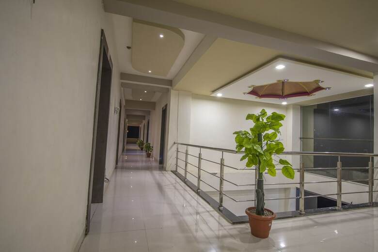 Hotel Yogiraj Palace