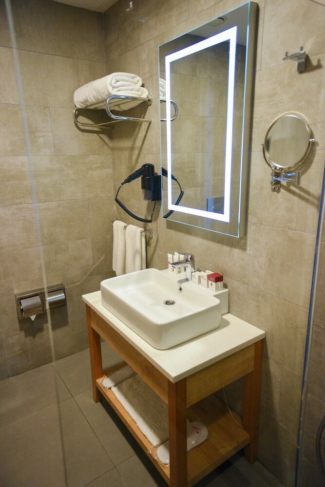 Hotel Ramada By Wyndham Vakfikebir