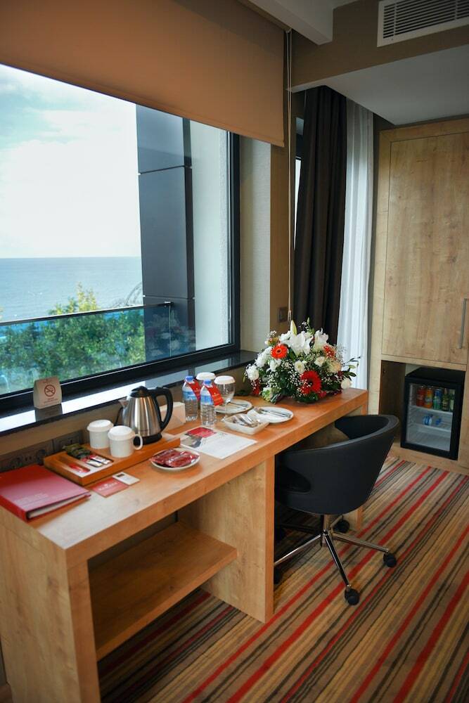 Hotel Ramada By Wyndham Vakfikebir