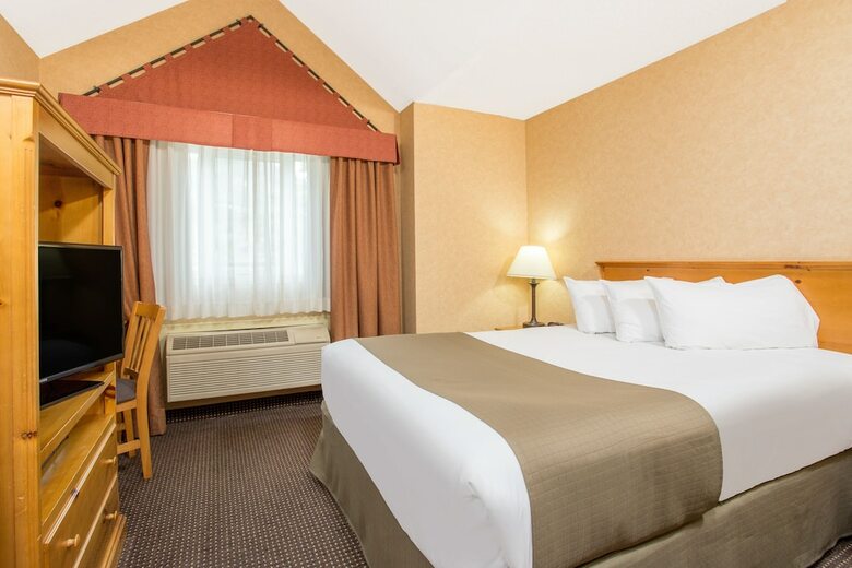 Hotel Canmore Inn & Suites