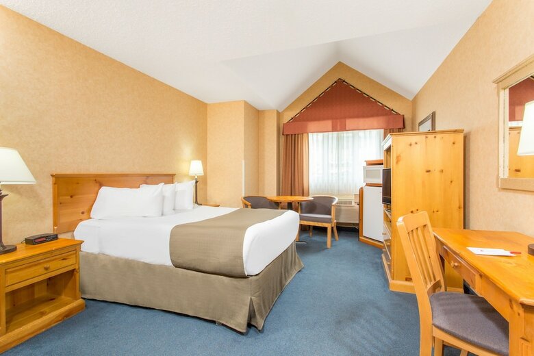 Hotel Canmore Inn & Suites
