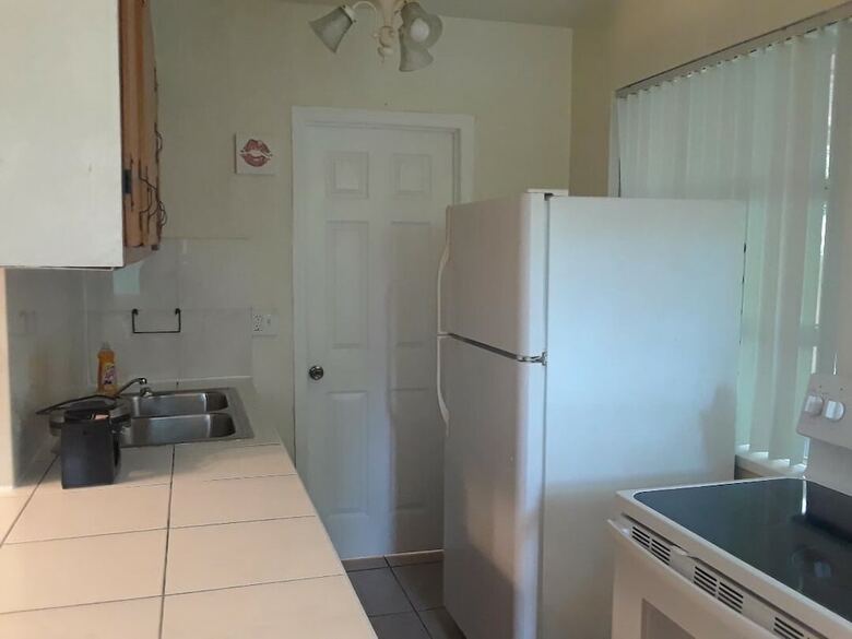 Tropical Charmer Coral Gables Apartment